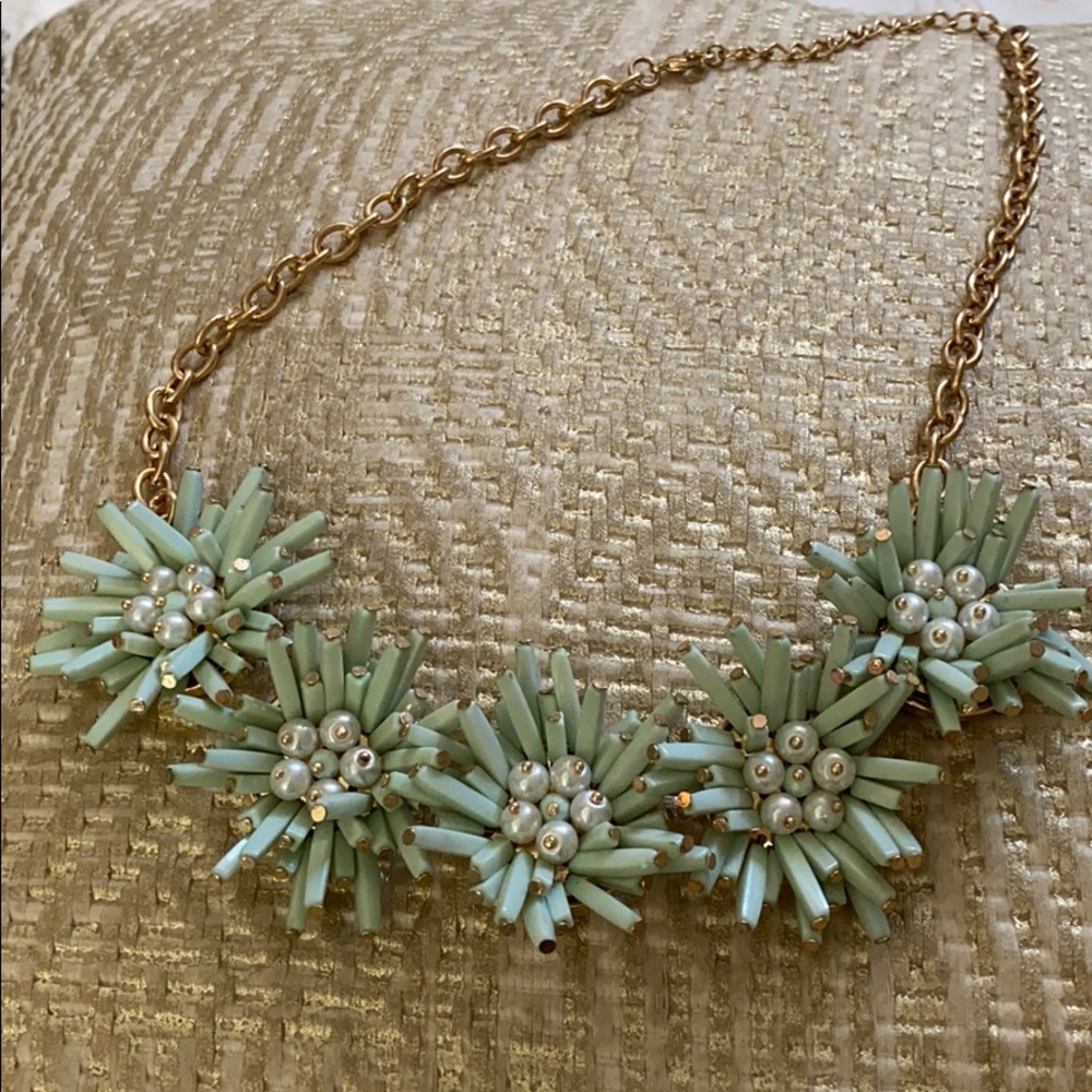 Flower burst necklace
